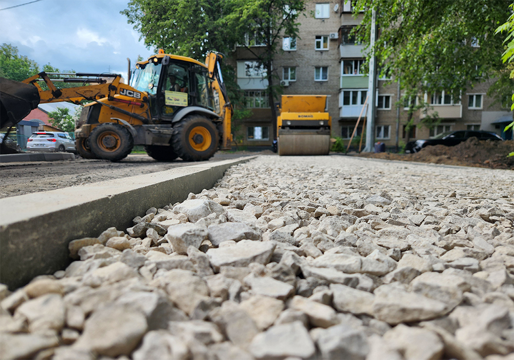 Асфальтирование дорожек в ﻿Ботаково, Первомайская улица, 10